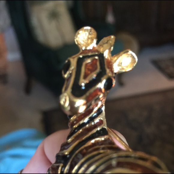 Golden Zebra Brooch - Picture 3 of 5